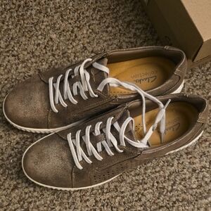 Clarks Ladies Caroline Ella Bronze Metallic Lace-Up Sneakers - Comfort Footbed